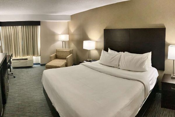 CHARLESTON CAPITOL HOTEL (Charleston)